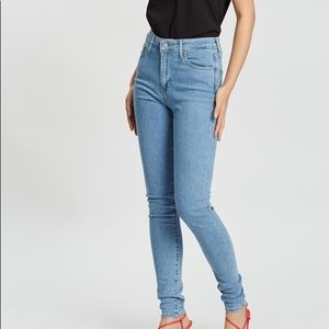 Levi’s 721 High Rise Skinny jeans
